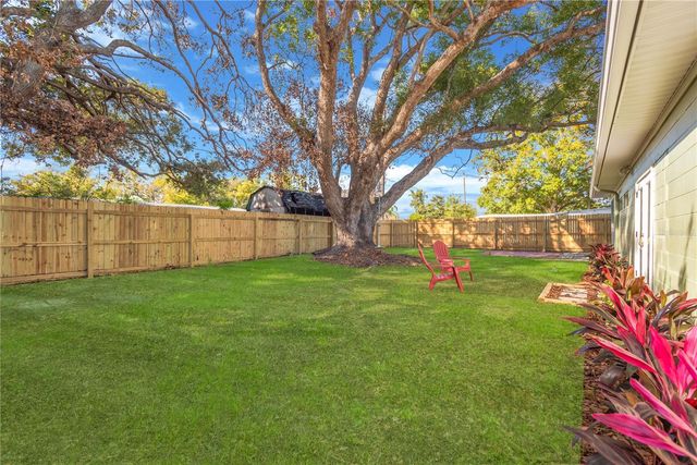 14814 N IRIS AVENUE, Tampa, FL 33613