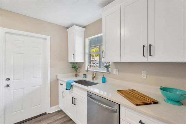 14814 N IRIS AVENUE, Tampa, FL 33613