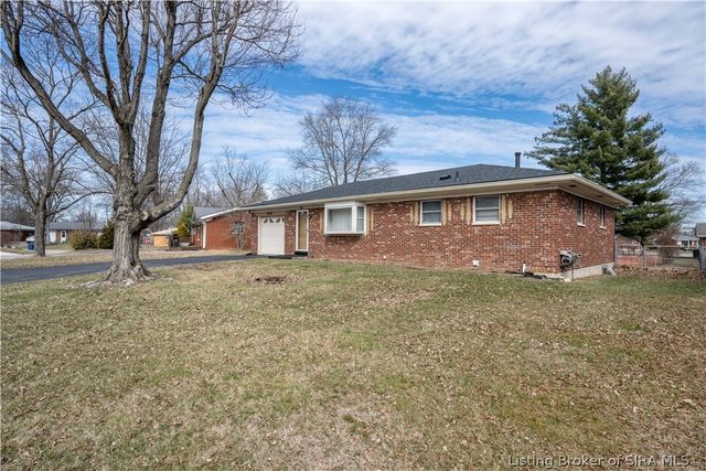 652 Florida Drive, Sellersburg, IN 47172