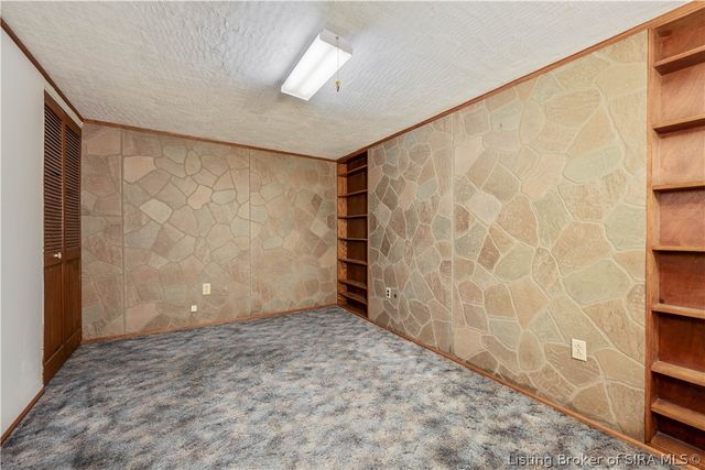 652 Florida Drive, Sellersburg, IN 47172