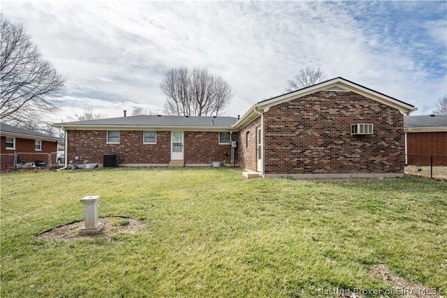 652 Florida Drive, Sellersburg, IN 47172