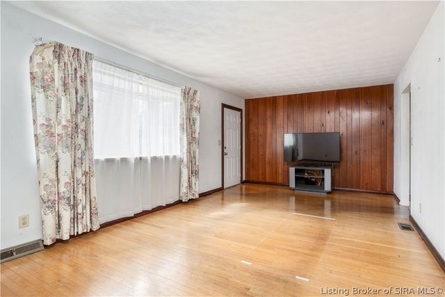 652 Florida Drive, Sellersburg, IN 47172