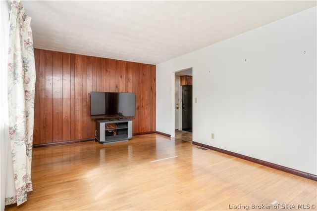 652 Florida Drive, Sellersburg, IN 47172