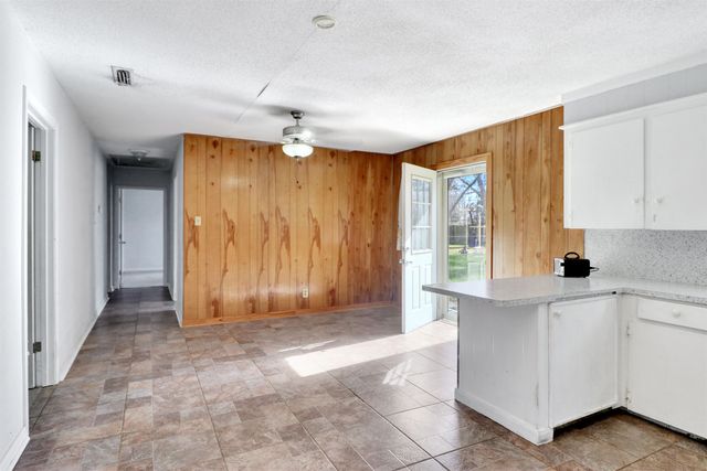 1004 Meadowbrook Dr, Longview, TX 75601