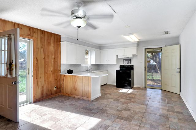 1004 Meadowbrook Dr, Longview, TX 75601