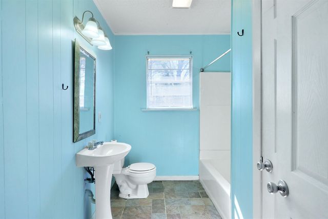 1004 Meadowbrook Dr, Longview, TX 75601