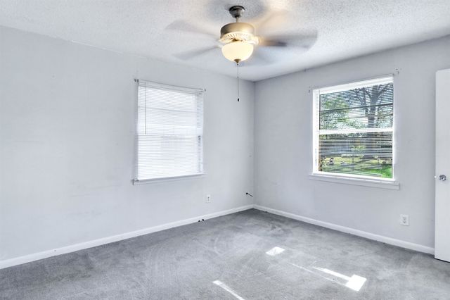 1004 Meadowbrook Dr, Longview, TX 75601