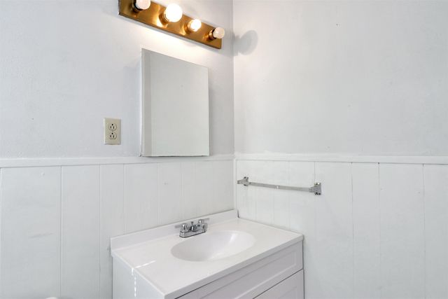 1004 Meadowbrook Dr, Longview, TX 75601