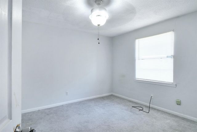 1004 Meadowbrook Dr, Longview, TX 75601