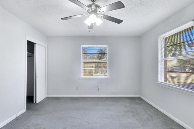 1004 Meadowbrook Dr, Longview, TX 75601