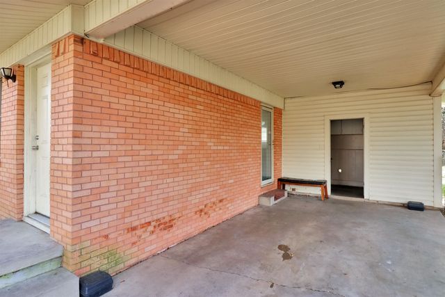 1004 Meadowbrook Dr, Longview, TX 75601