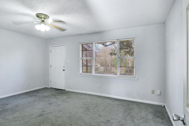 1004 Meadowbrook Dr, Longview, TX 75601