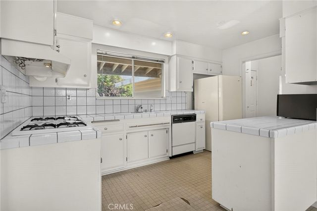 9501 Lubao Avenue, Chatsworth, CA 91311