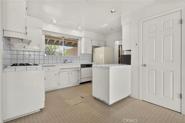 9501 Lubao Avenue, Chatsworth, CA 91311