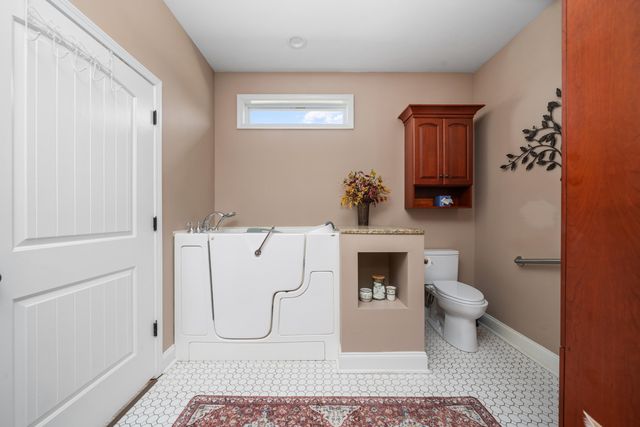 45 Fairway CT, Daleville, VA 24083