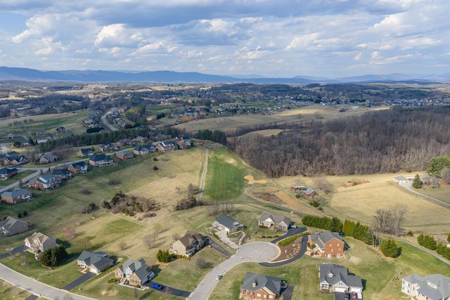 45 Fairway CT, Daleville, VA 24083