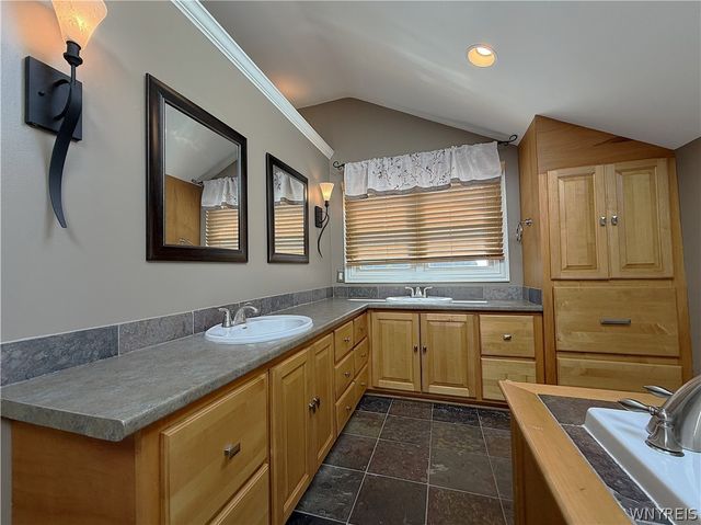 7422 Back Creek Road, Boston, NY 14075