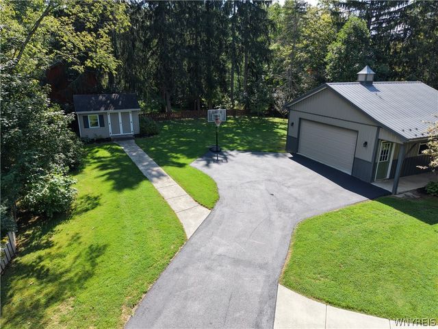 7422 Back Creek Road, Boston, NY 14075