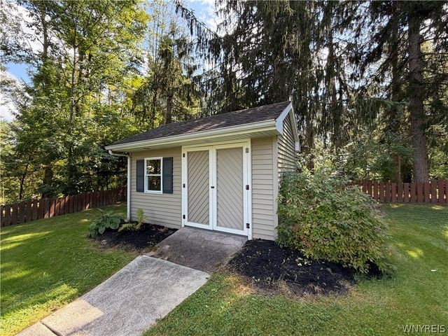 7422 Back Creek Road, Boston, NY 14075
