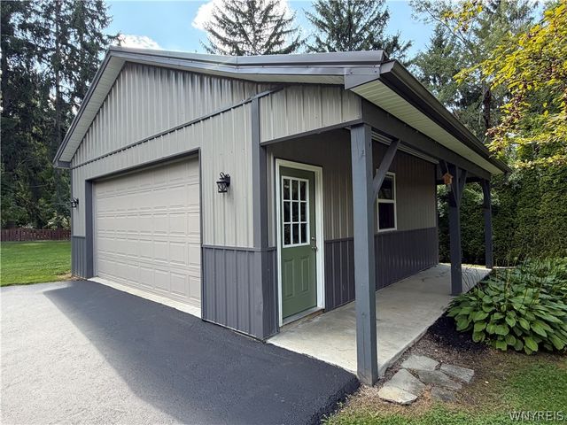 7422 Back Creek Road, Boston, NY 14075