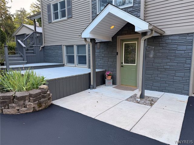 7422 Back Creek Road, Boston, NY 14075