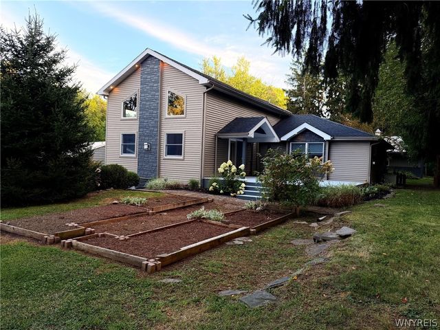 7422 Back Creek Road, Boston, NY 14075