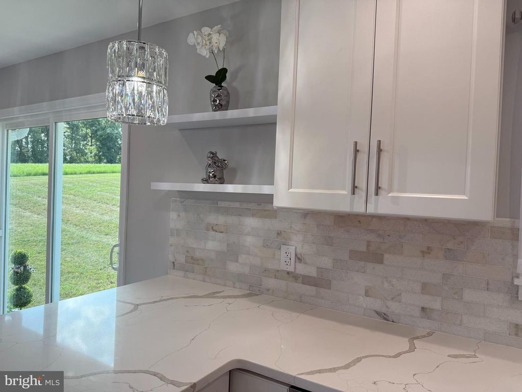 660 ONYX CAVE RD, Hamburg, PA 19526