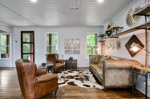 1014 Lakeview Cir, Ashland City, TN 37015