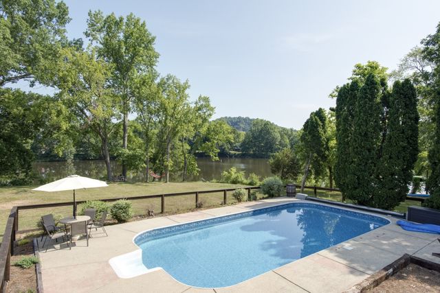 1014 Lakeview Cir, Ashland City, TN 37015