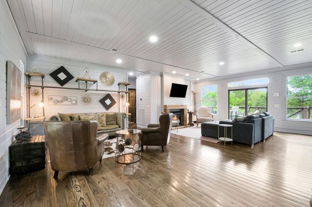 1014 Lakeview Cir, Ashland City, TN 37015