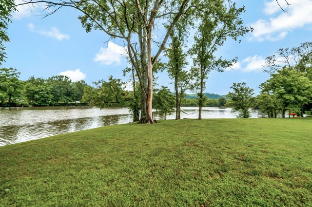1014 Lakeview Cir, Ashland City, TN 37015