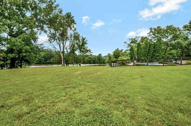1014 Lakeview Cir, Ashland City, TN 37015