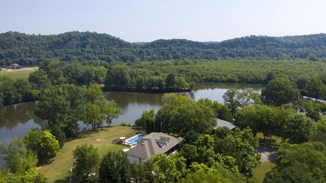 1014 Lakeview Cir, Ashland City, TN 37015