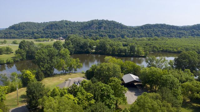 1014 Lakeview Cir, Ashland City, TN 37015