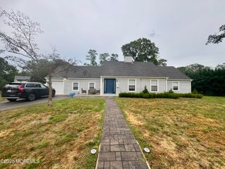 11 Bauer Avenue, Oakhurst, NJ 07755