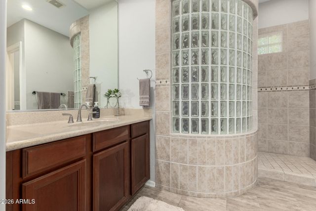 2124 E CANYON Place, Chandler, AZ 85249