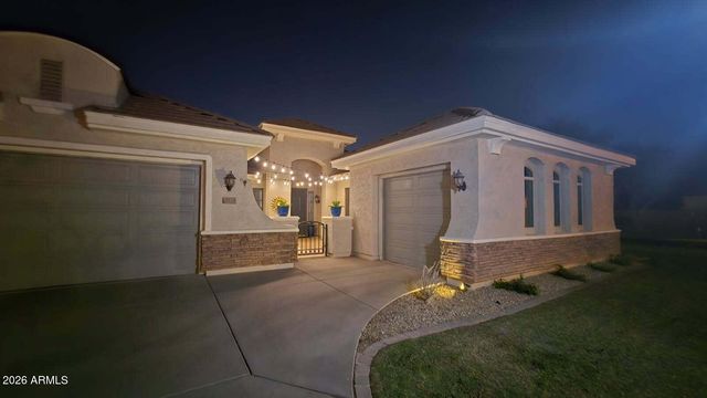 2124 E CANYON Place, Chandler, AZ 85249