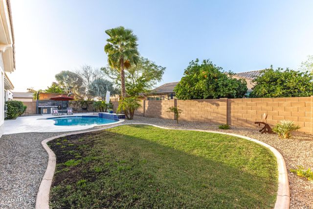 2124 E CANYON Place, Chandler, AZ 85249