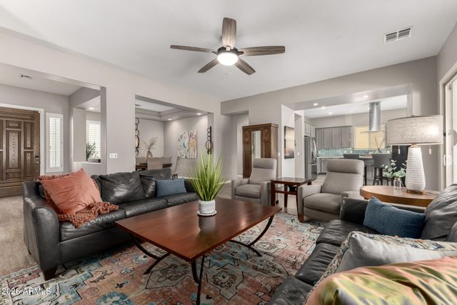 2124 E CANYON Place, Chandler, AZ 85249