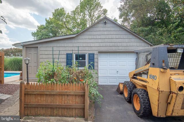 6 CYPRESS AVE, Wilmington, DE 19804