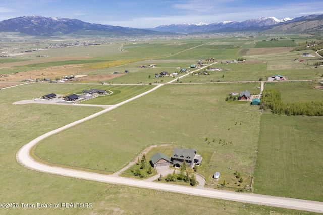 321 WESTERN SKY Drive, Etna, WY 83118