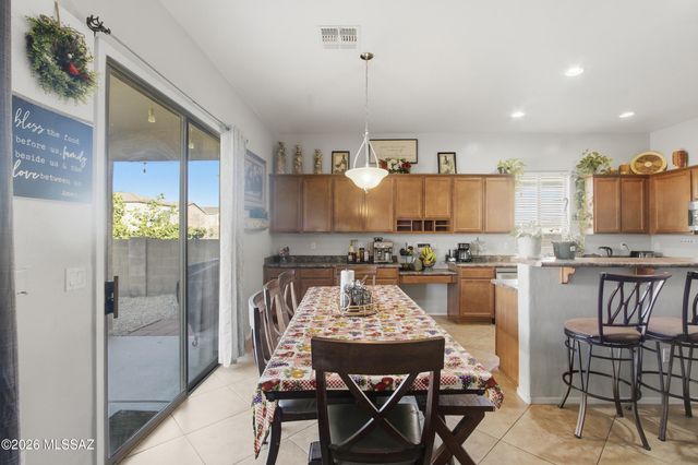 8286 W Calle Sancho Panza, Tucson, AZ 85757