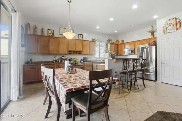 8286 W Calle Sancho Panza, Tucson, AZ 85757