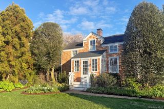 28 Bowden Square, Southampton, NY 11968