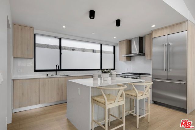 153 San Vicente Boulevard 4H, Santa Monica, CA 90402