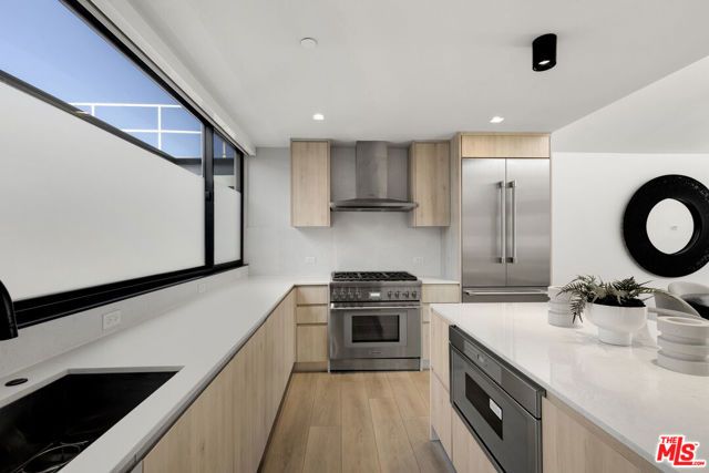 153 San Vicente Boulevard 4H, Santa Monica, CA 90402