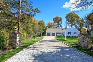 9 Coach Ln, Sandwich, MA 02563