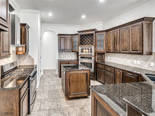 9701 Lakecrest Drive, Oklahoma City, OK 73159