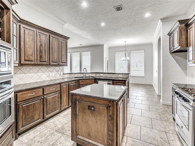 9701 Lakecrest Drive, Oklahoma City, OK 73159