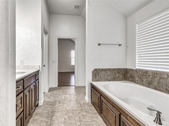 9701 Lakecrest Drive, Oklahoma City, OK 73159